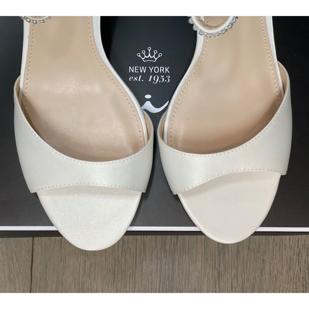 Nina Volanda Ivory Satin Crystal Ankle Strap Dress Sandals Size 9.5M New in Box - Picture 6 of 15